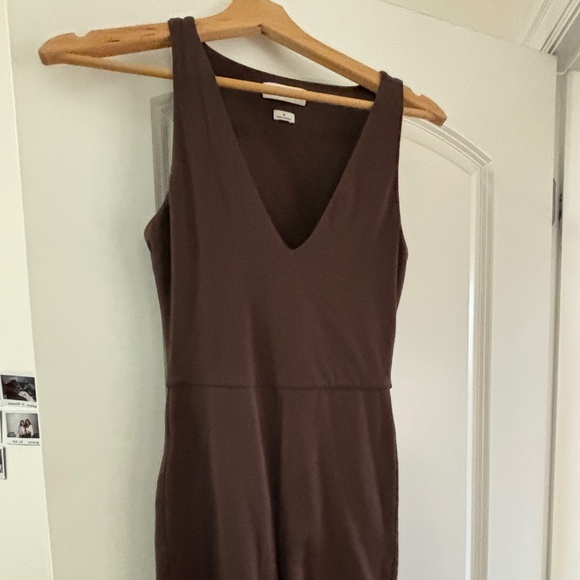 Babaton Contour V-Neck Romper - Picture 2 of 3